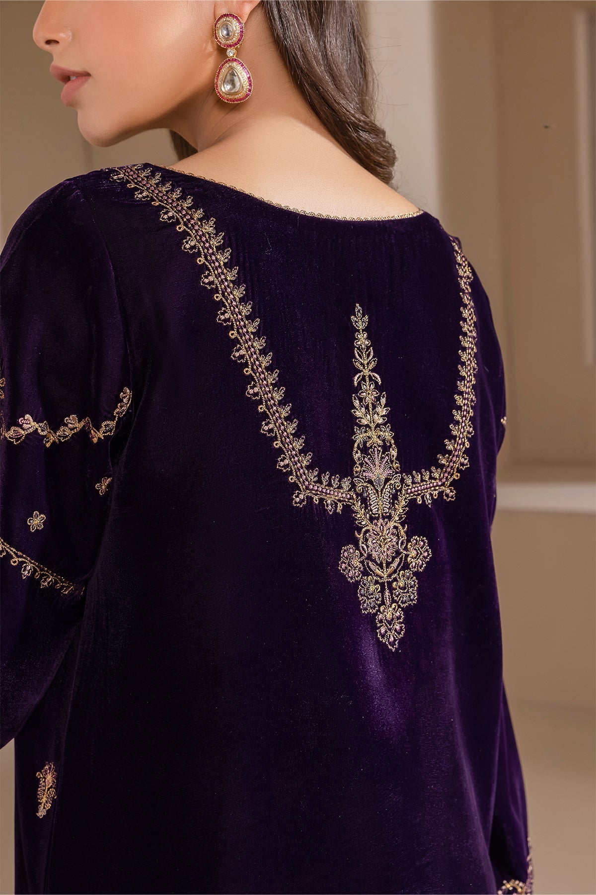 EMBROIDERED VELVET UF-420 - Riwayat-e-khas