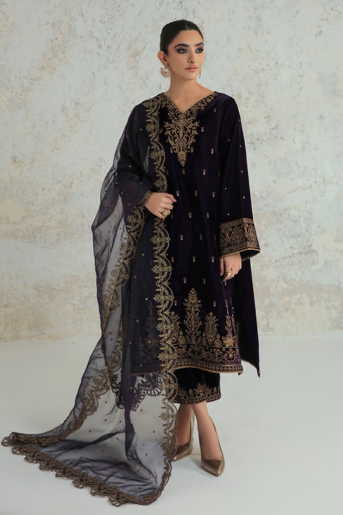 EMBROIDERED VELVET UF-239 - Riwayat-e-khas