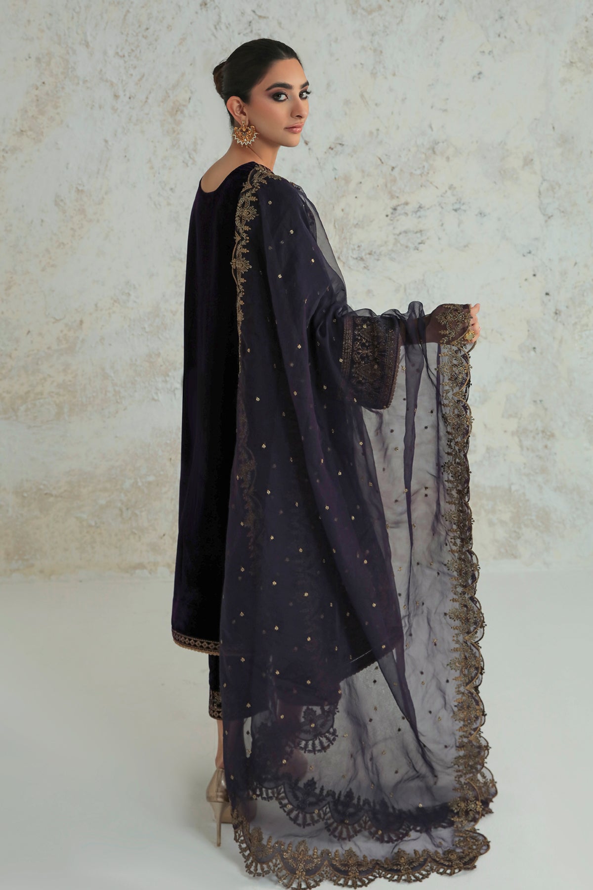 EMBROIDERED VELVET UF-239 - Riwayat-e-khas