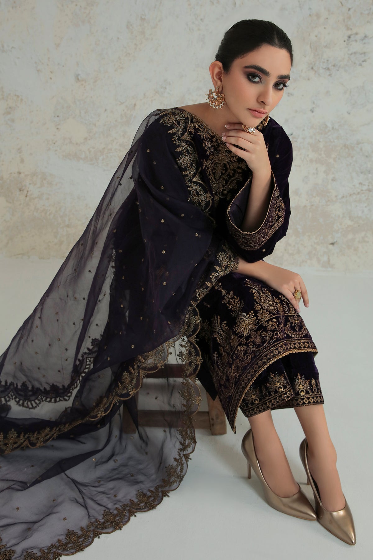 EMBROIDERED VELVET UF-239 - Riwayat-e-khas