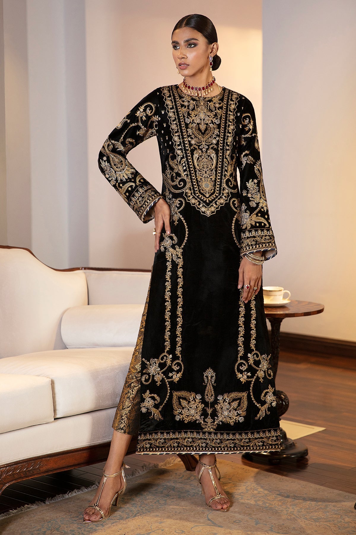 EMBROIDERED VELVET UF-42 - Riwayat-e-khas