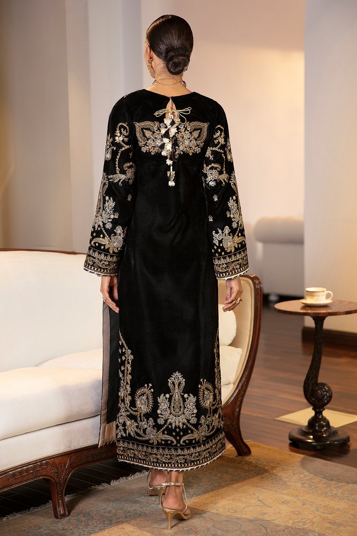 EMBROIDERED VELVET UF-42 - Riwayat-e-khas