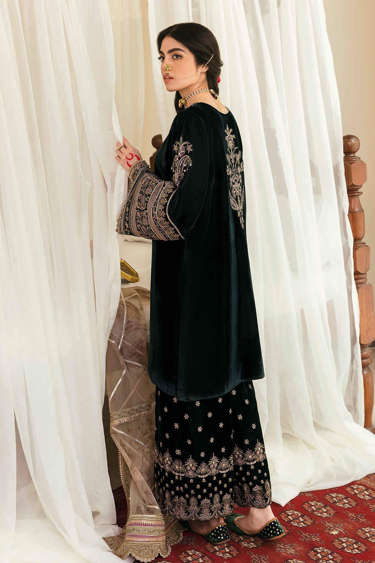 EMBROIDERED VELVET UF-249 - Riwayat-e-khas