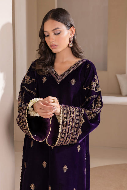 EMBROIDERED VELVET UF-420 - Riwayat-e-khas