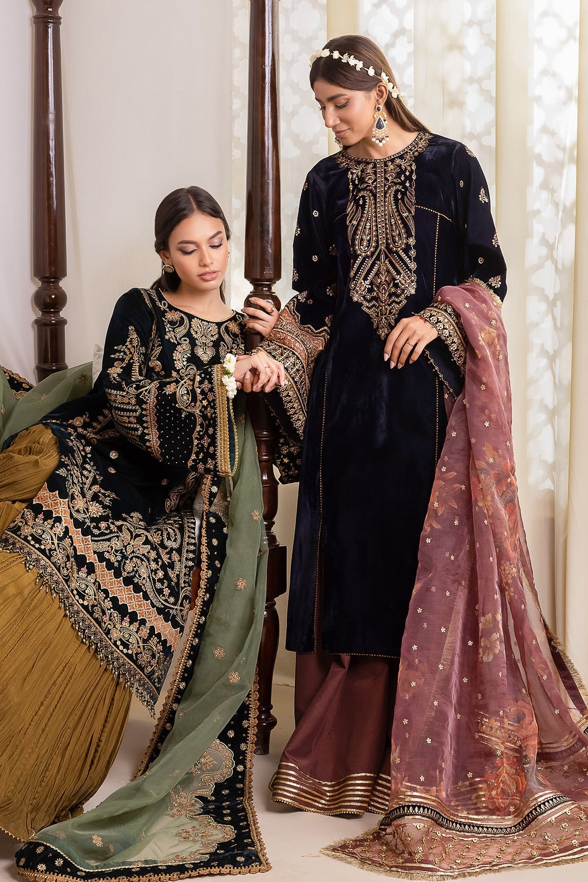 EMBROIDERED VELVET UF-424 - Riwayat-e-khas