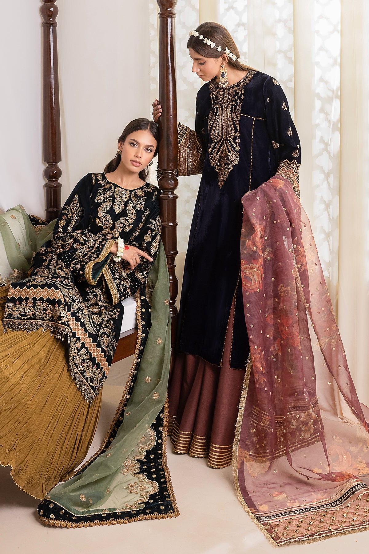 EMBROIDERED VELVET UF-424 - Riwayat-e-khas