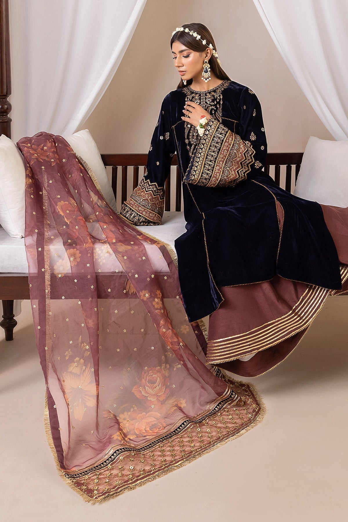 EMBROIDERED VELVET UF-424 - Riwayat-e-khas