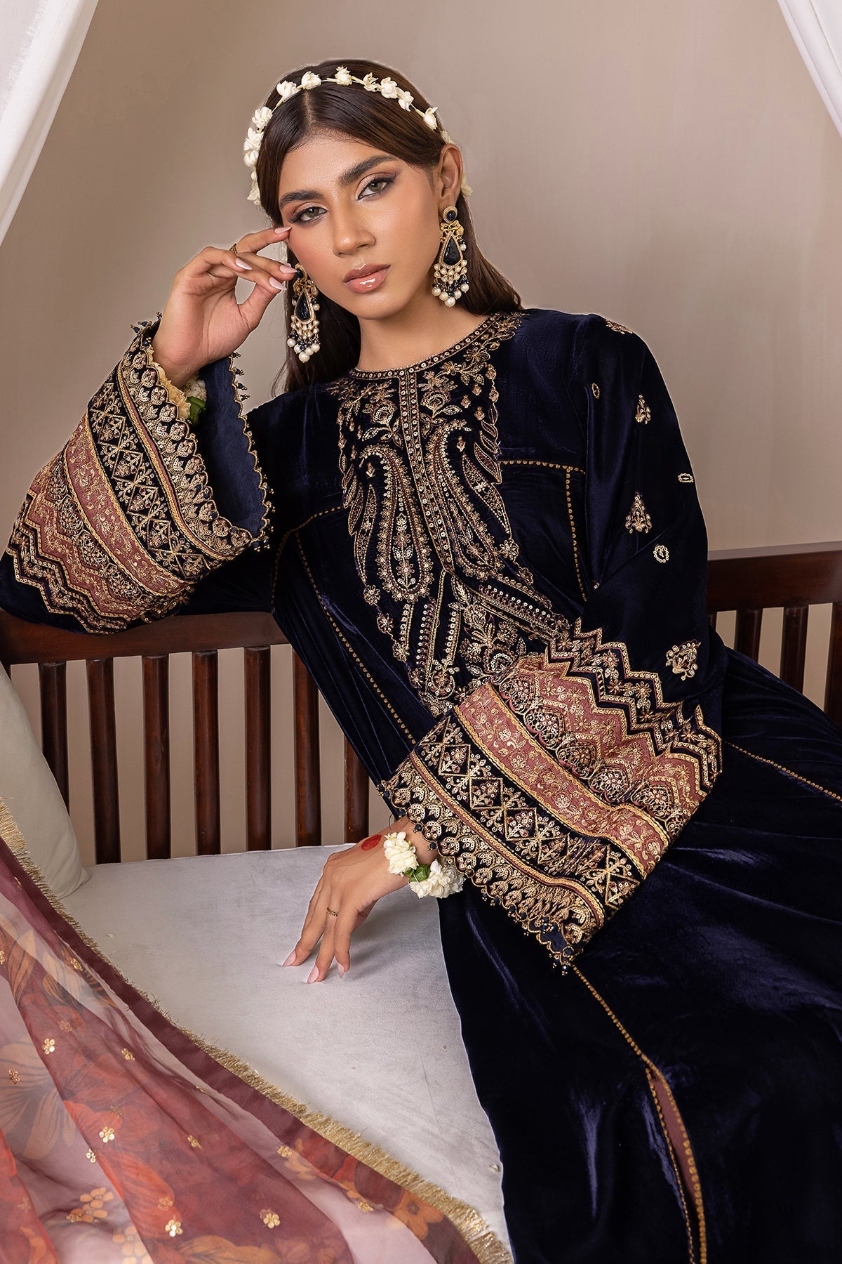 EMBROIDERED VELVET UF-424 - Riwayat-e-khas