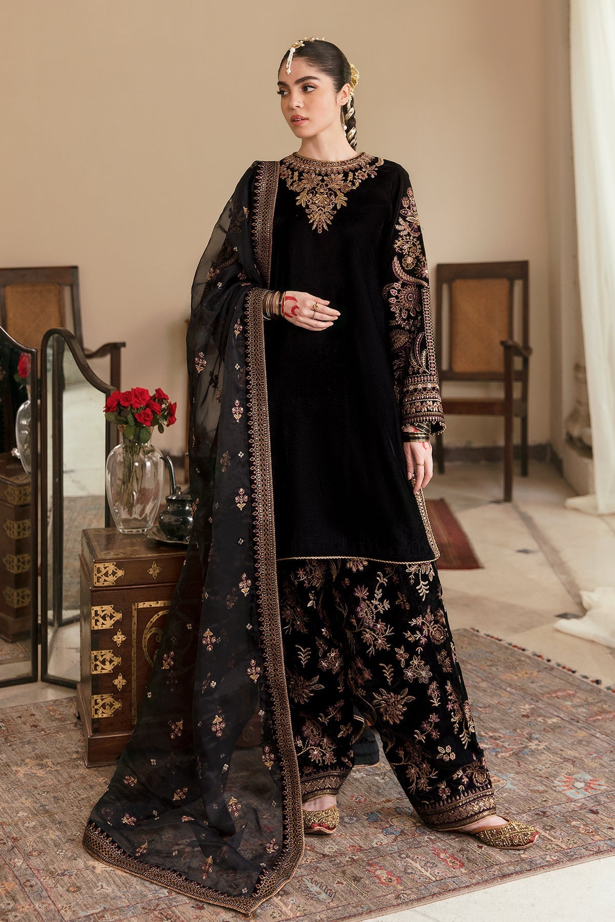 EMBROIDERED VELVET UF-253 - Riwayat-e-khas