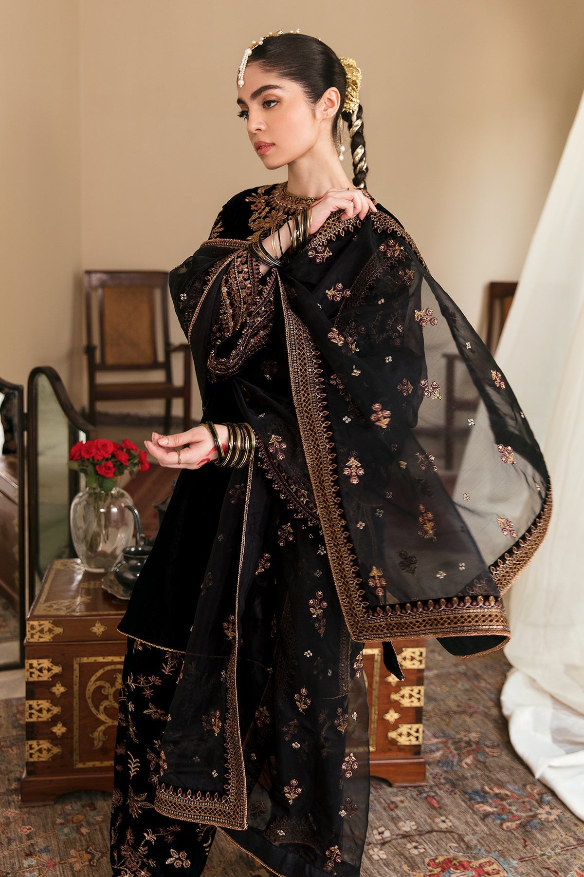 EMBROIDERED VELVET UF-253 - Riwayat-e-khas