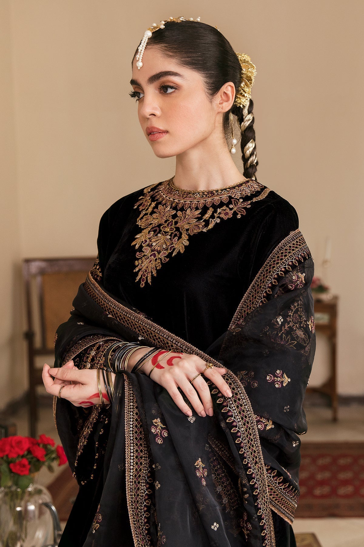 EMBROIDERED VELVET UF-253 - Riwayat-e-khas