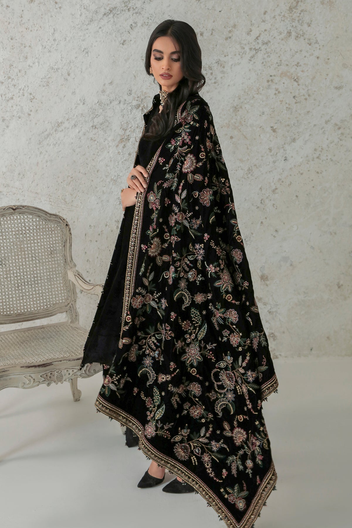 EMBROIDERED VELVET SHAWL VS-33 - Riwayat-e-khas