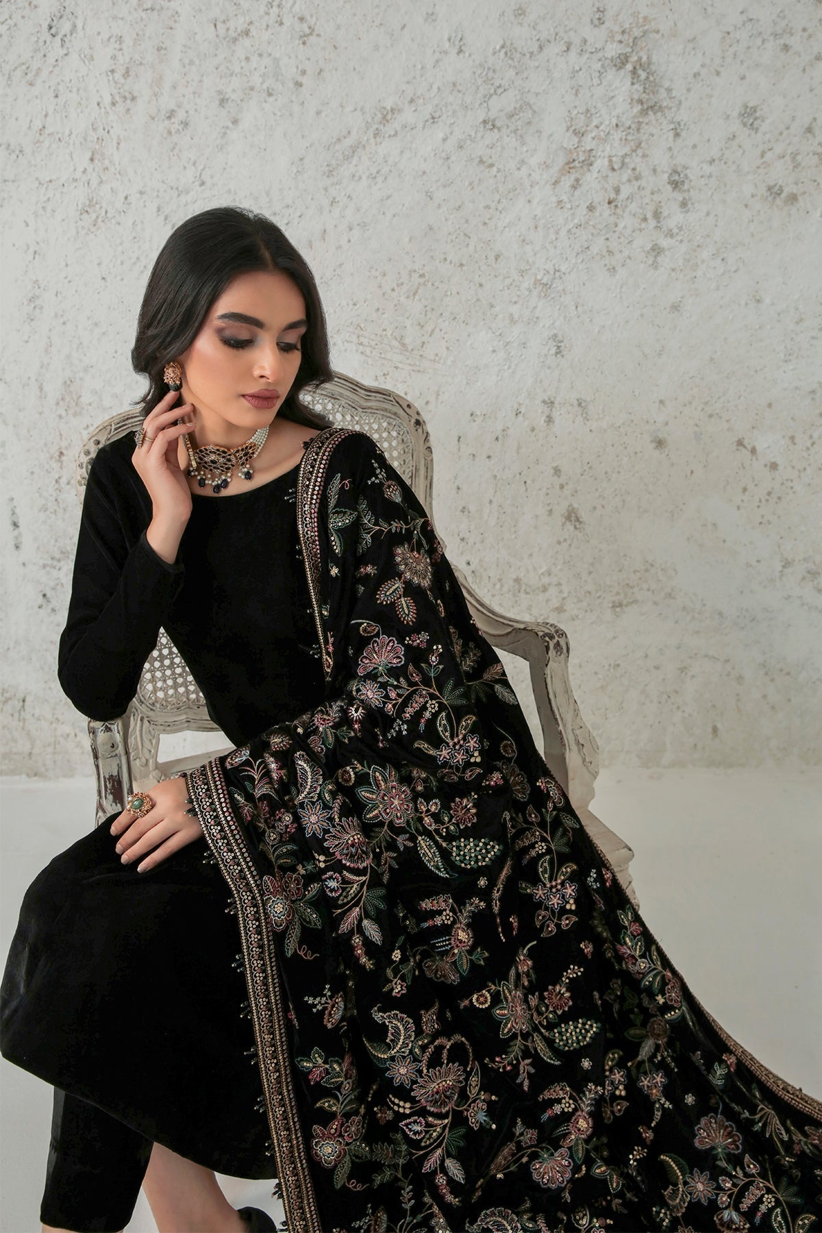 EMBROIDERED VELVET SHAWL VS-33 - Riwayat-e-khas