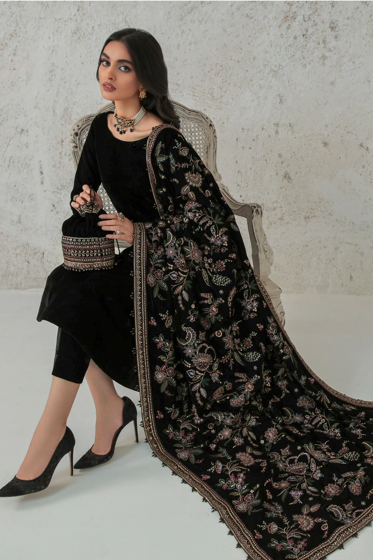 EMBROIDERED VELVET SHAWL VS-33 - Riwayat-e-khas