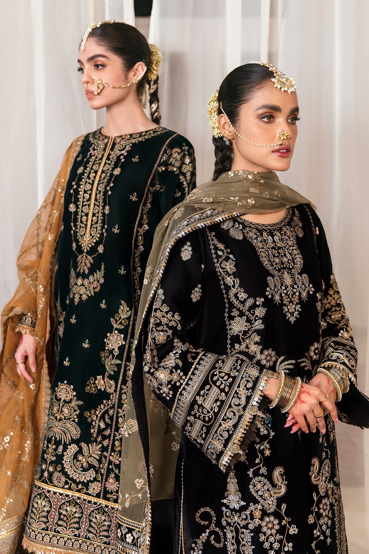 EMBROIDERED VELVET UF-255 - Riwayat-e-khas