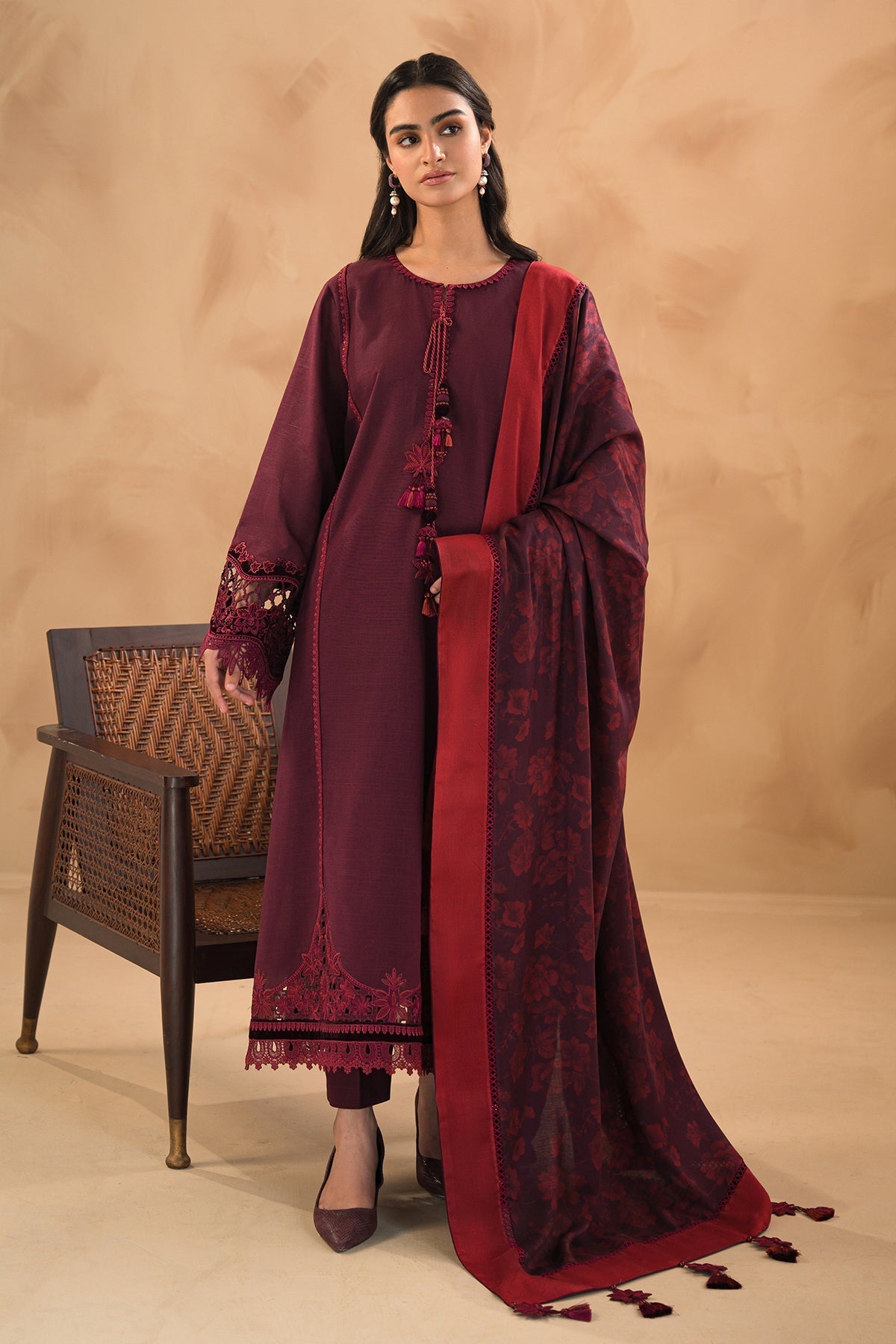 BAROQUE-EMBROIDERED SLUB KHADDAR UF-477 - Riwayat-e-khas