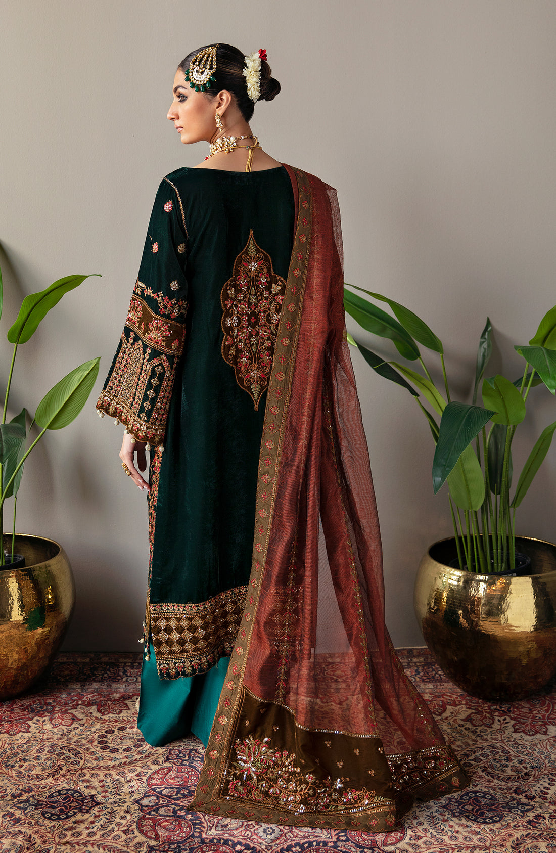 Emaan Adeel Makhmal Embroidered Velvet 3Pc Suit MK-06 VERSHA - Riwayat-e-khas