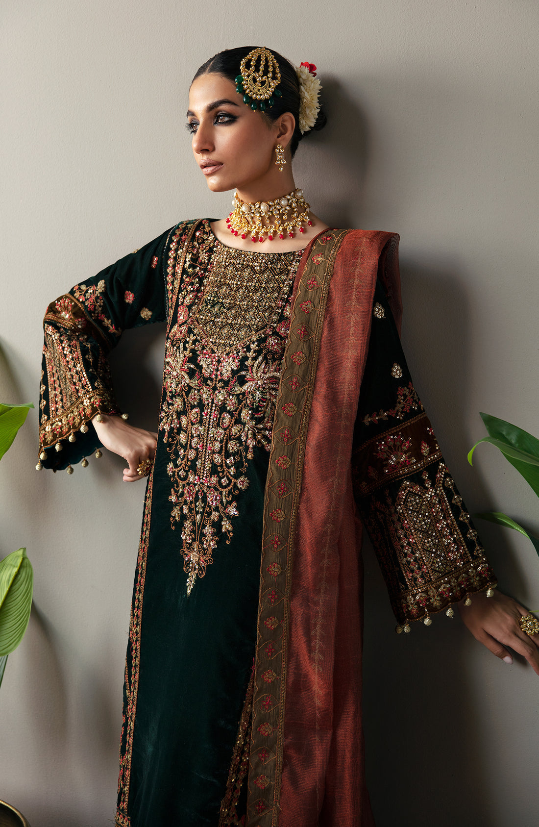 Emaan Adeel Makhmal Embroidered Velvet 3Pc Suit MK-06 VERSHA - Riwayat-e-khas