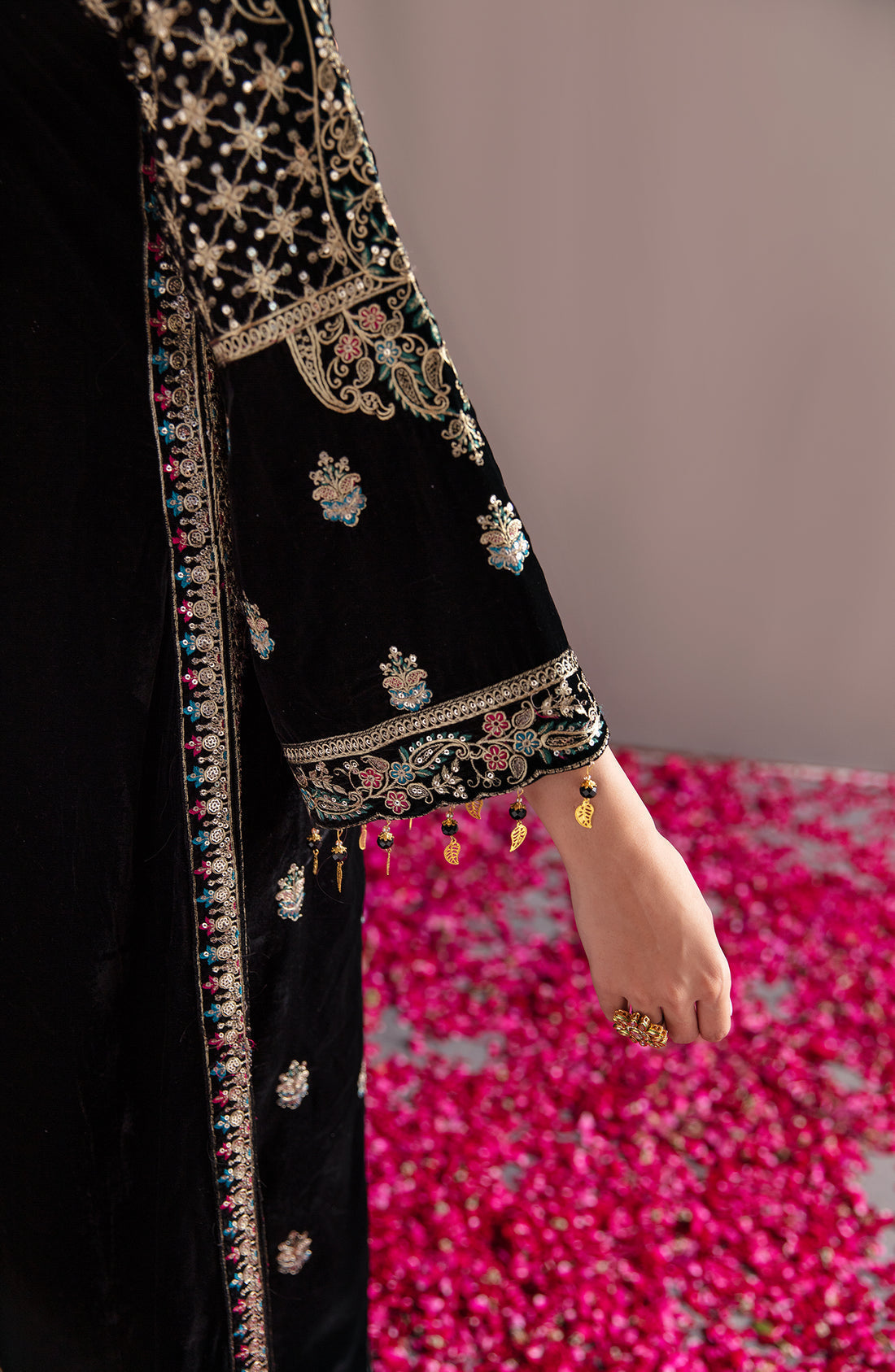 Emaan Adeel Makhmal Embroidered Velvet 3Pc Suit MK-08 AQS - Riwayat-e-khas