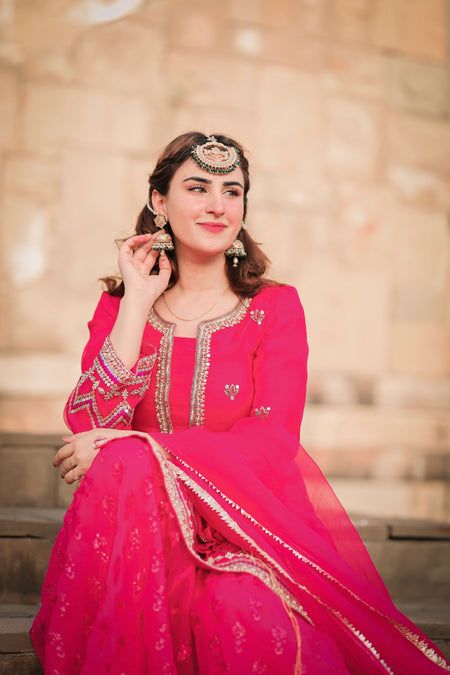 Aaniat Pairhan Pink - Riwayat-e-khas