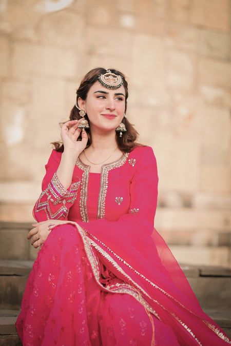 Aaniat Pairhan Pink - Riwayat-e-khas